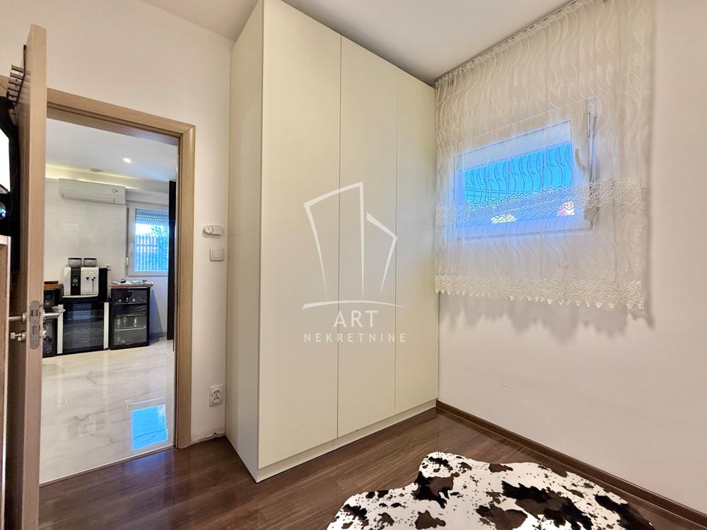 Slika 7 - Milutina Miljkovića,  Kuća na prodaju, 177m2, 680.000€