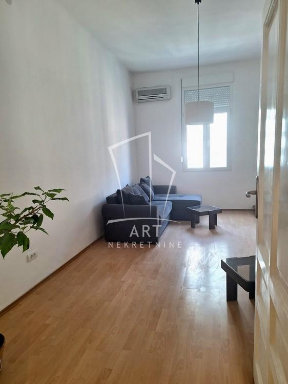 Slika 1 - Knez Mihailova, Dvosoban stan za izdavanje, 47m2, 800€