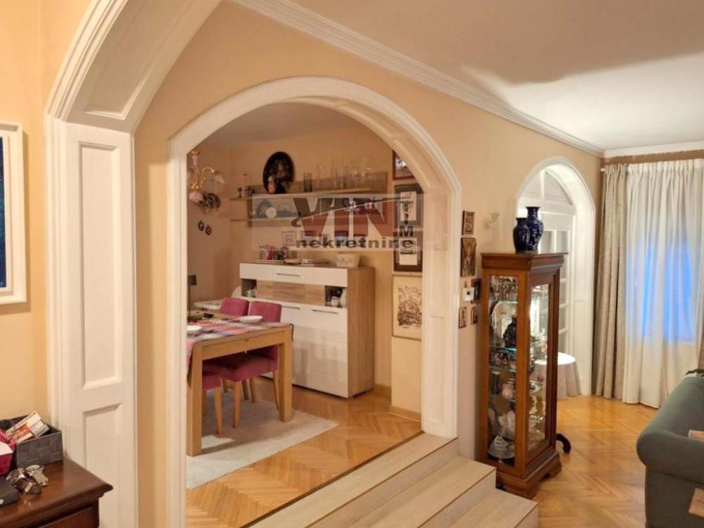 Slika 2 - BULEVAR JNA,  Kuća na prodaju, 500m2, 700.000€