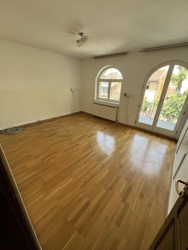 Slika 3 -  Kuća za izdavanje, 2.500€