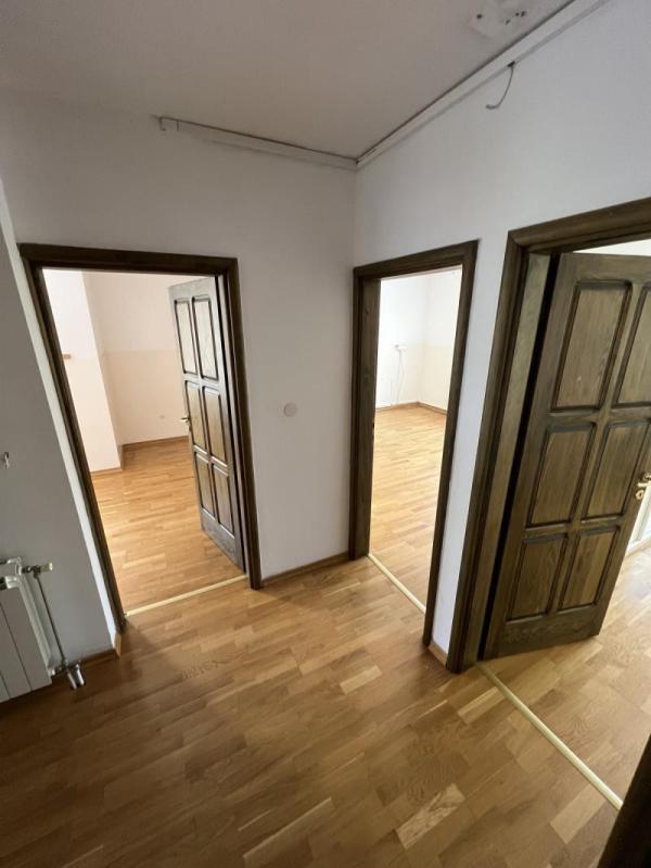 Slika 2 -  Kuća za izdavanje, 2.500€