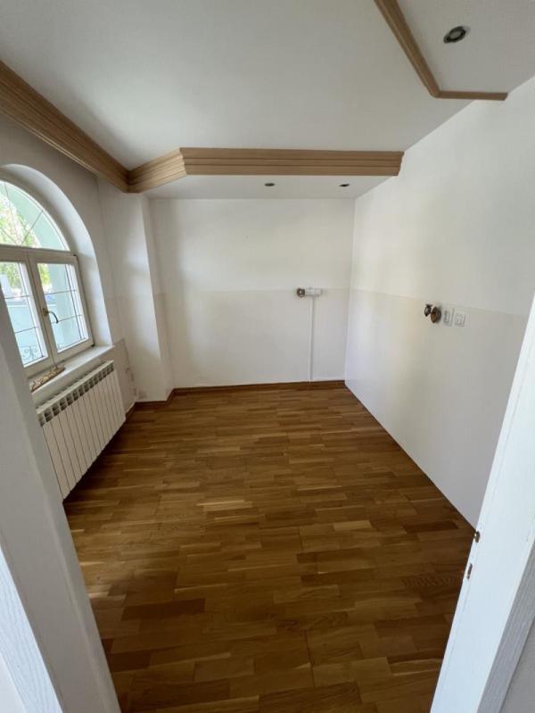 Slika 9 -  Kuća za izdavanje, 2.500€