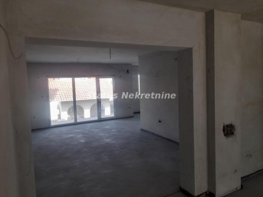 Slika 2 -  Lokal za izdavanje, 200m2, 1.900€