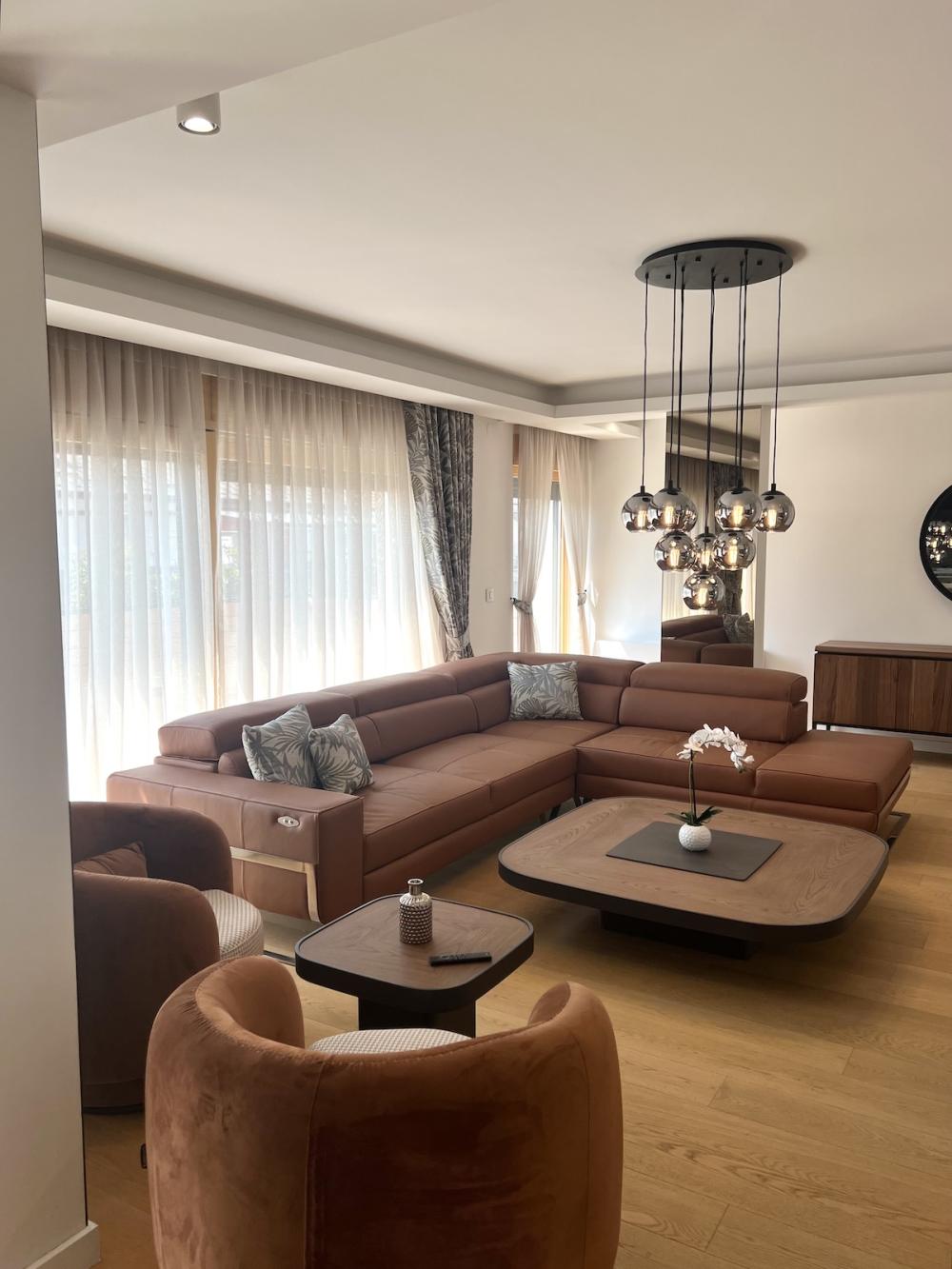 Slika 1 - Nebojsina, Četvorosoban stan za izdavanje, 205m2, 3.300€