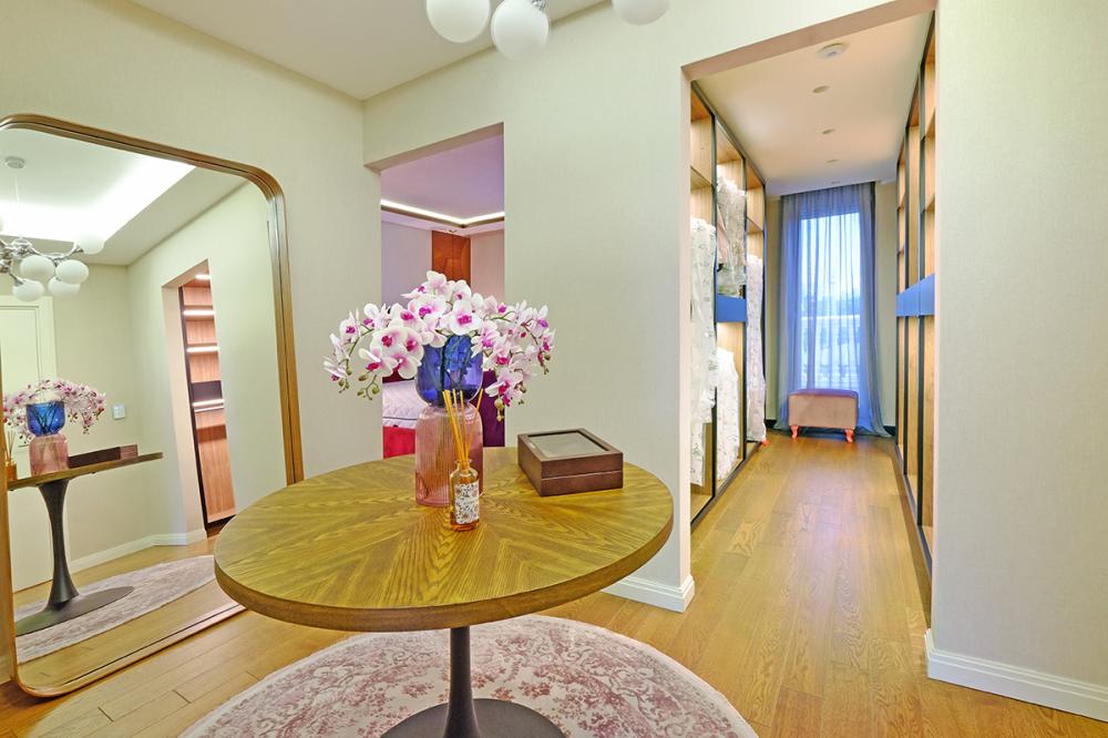 Slika 1 - Ustanicka, Šestosoban stan na prodaju, 250m2, 800.000€