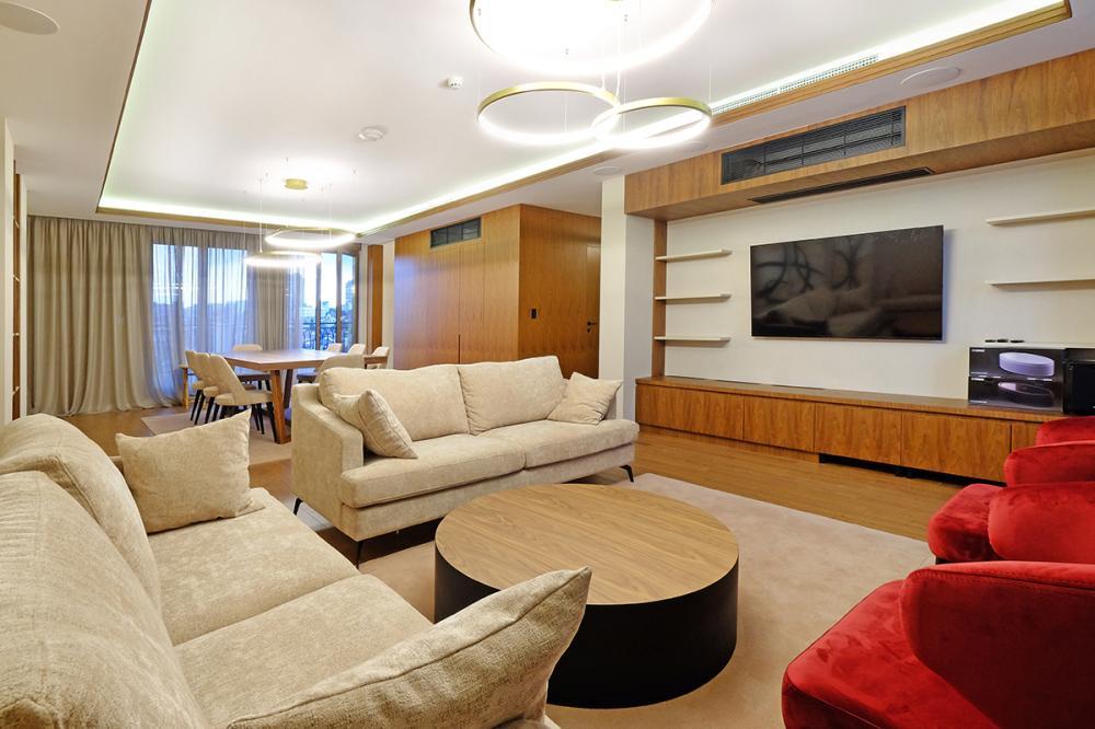 Glavna slika -Ustanicka, Šestosoban stan na prodaju, 250m2, 800.000€