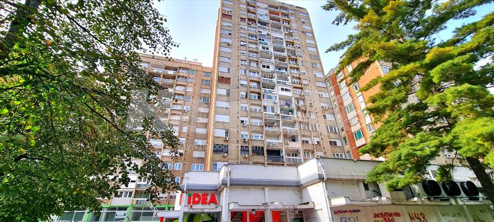 Slika 1 - Bulevar Nemanjica 1, Trosoban stan za izdavanje, 77m2, 400€