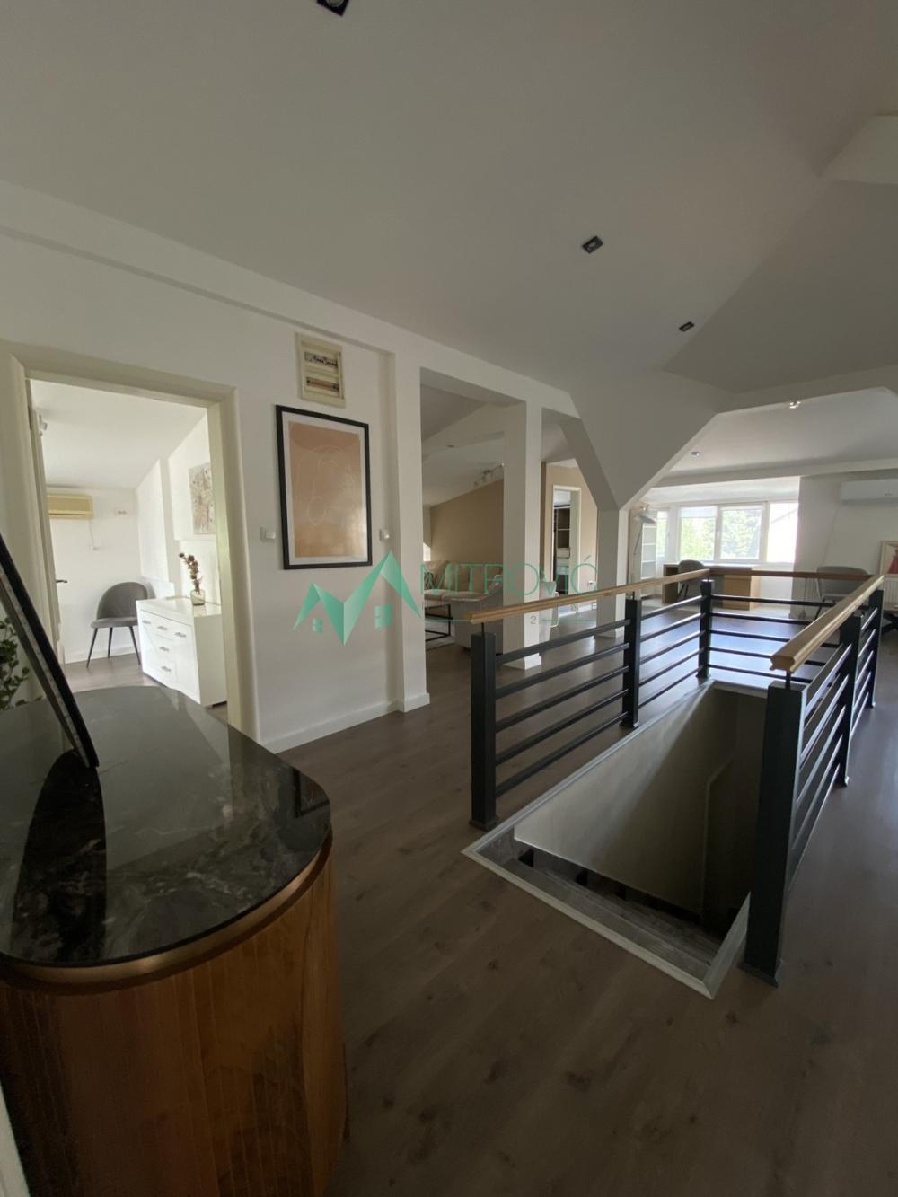 Slika 8 - Četvoroiposoban stan za izdavanje, 189m2, 2.000€