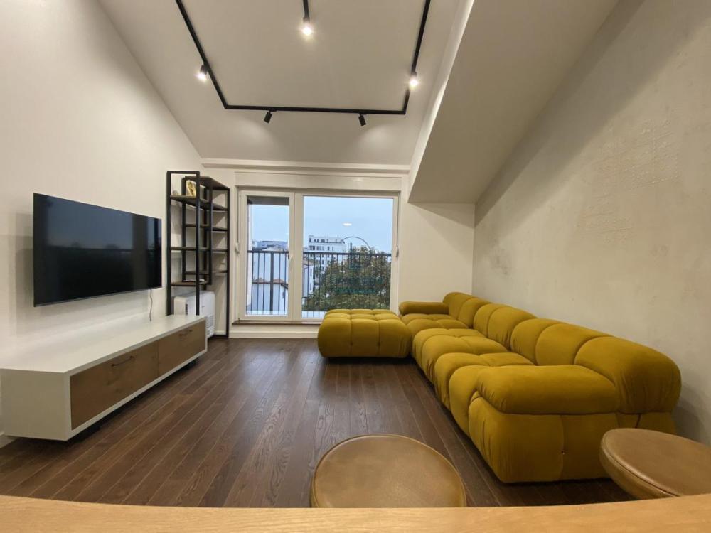 Glavna slika -Dragačevksa, Četvorosoban stan za izdavanje, 68m2, 1.300€