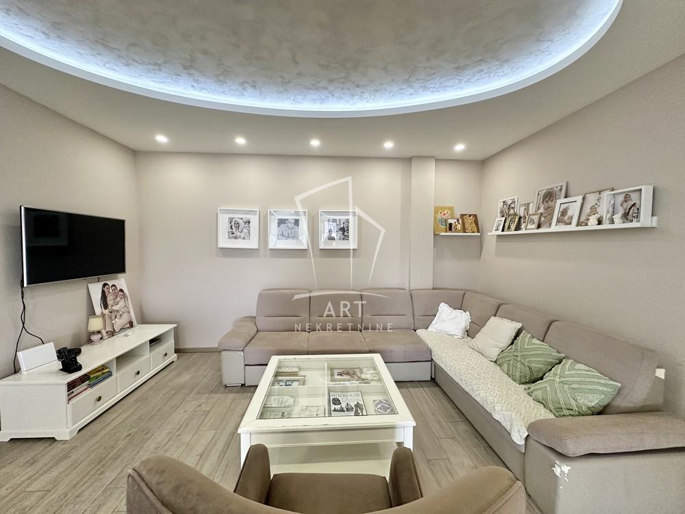 Slika 1 - Ugrinovački put, Četvorosoban stan na prodaju, 165m2, 280.000€