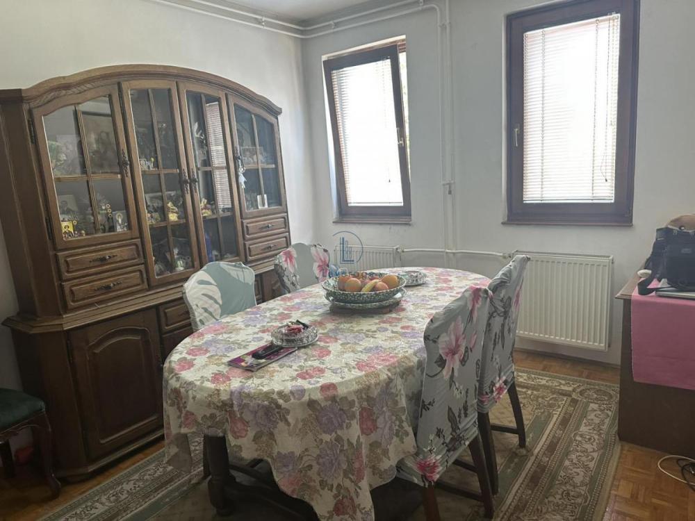 Slika 1 - Ljubinke Bobić, Četvorosoban stan na prodaju, 122m2, 289.000€