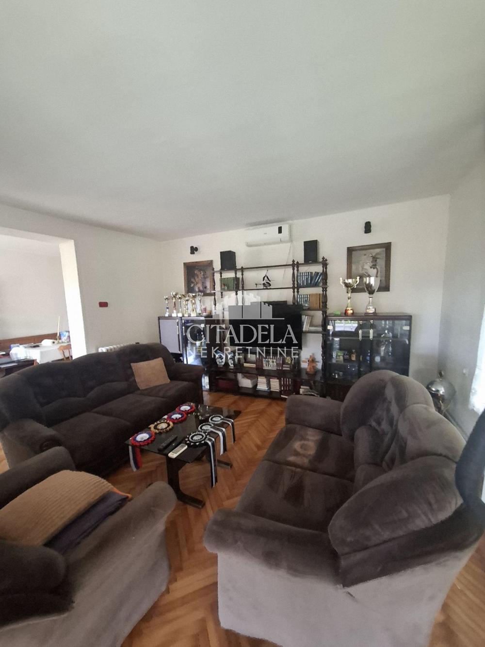 Slika 1 - Vladimira Radojevića,  Kuća za izdavanje, 71m2, 400€