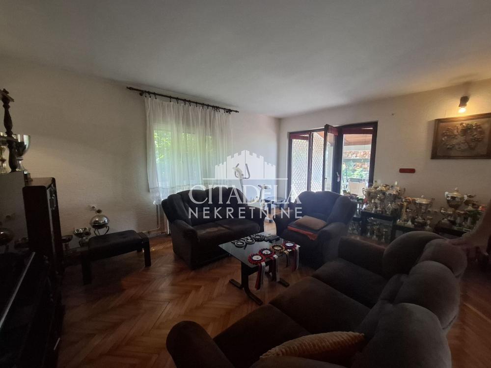 Glavna slika -Vladimira Radojevića,  Kuća za izdavanje, 71m2, 400€