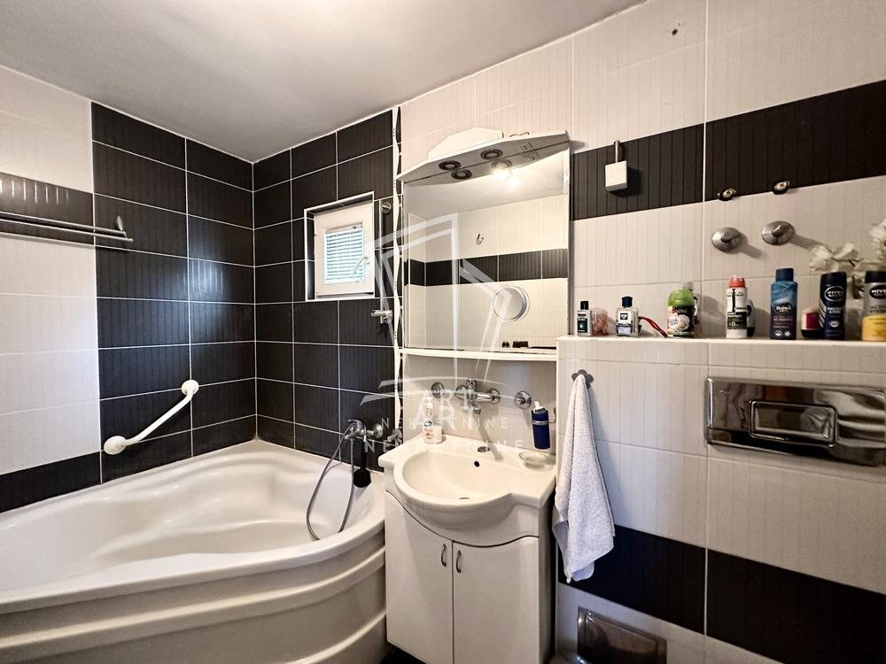 Slika 9 - Đorđa Jovanovića,  Kuća na prodaju, 342m2, 230.000€