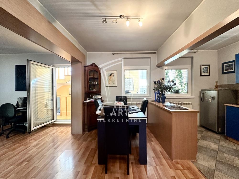 Slika 4 - Đorđa Jovanovića,  Kuća na prodaju, 342m2, 230.000€