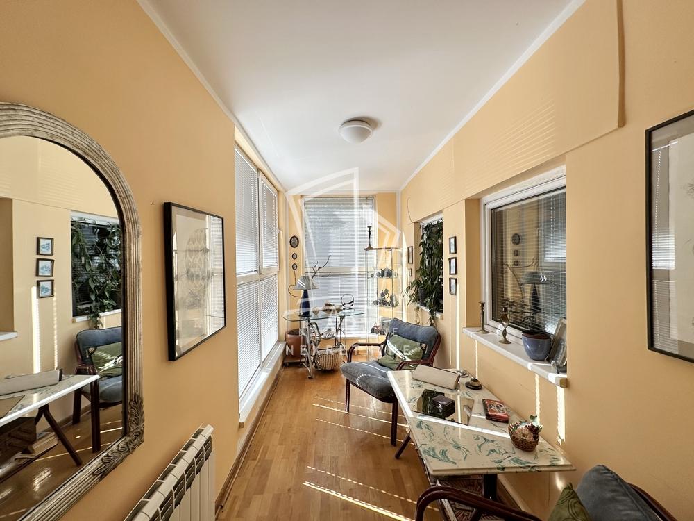 Slika 8 - Đorđa Jovanovića,  Kuća na prodaju, 342m2, 230.000€