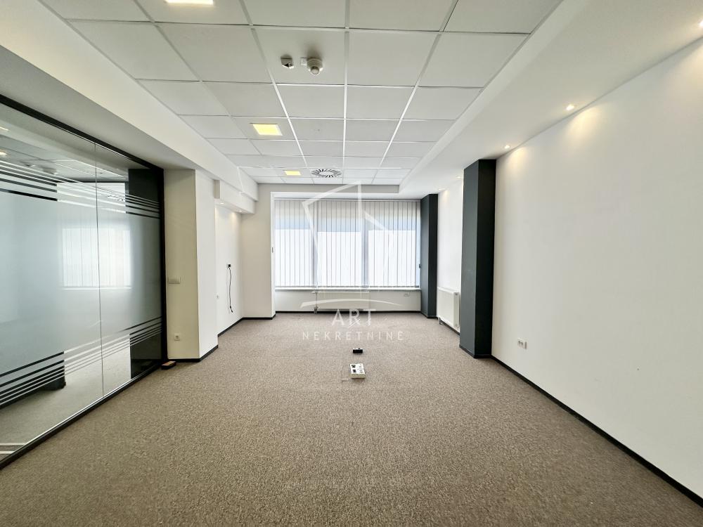 Slika 1 - Zelengorska,  Lokal za izdavanje, 441m2, 4.847€