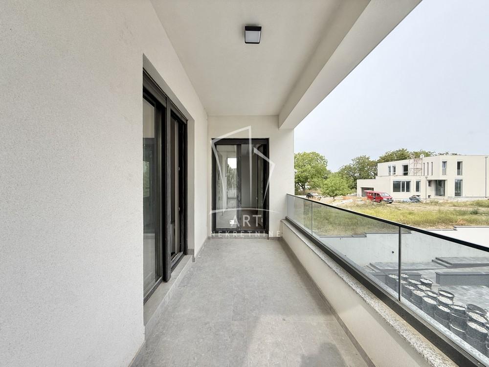 Slika 1 - Pregrevica, Četvorosoban stan na prodaju, 118m2, 383.500€