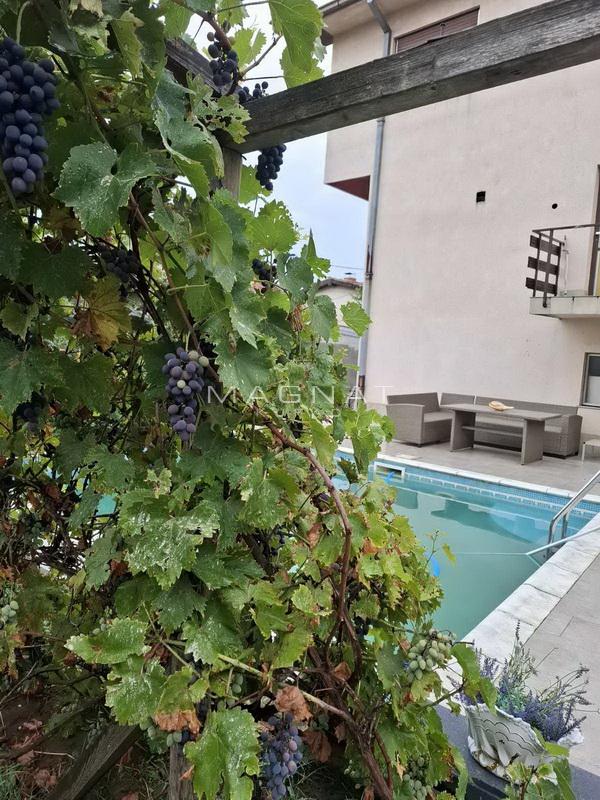 Slika 2 - Koste Bogdanovića,  Kuća na prodaju, 336m2, 280.000€