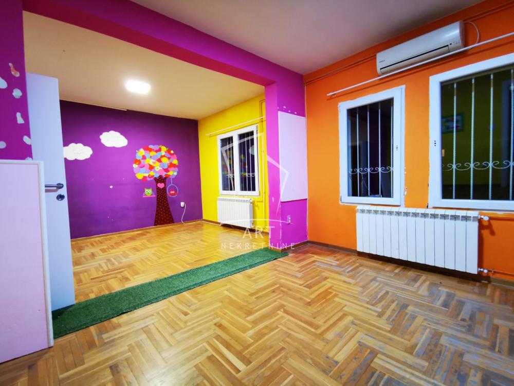 Slika 1 - Čedomilja Mitrovića, Kuća za izdavanje, 520m2, 3.700€