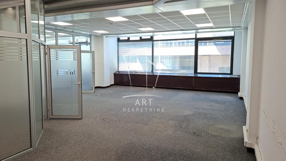 Slika 2 - Vladimira Popovića,  Lokal za izdavanje, 185m2, 2.775€