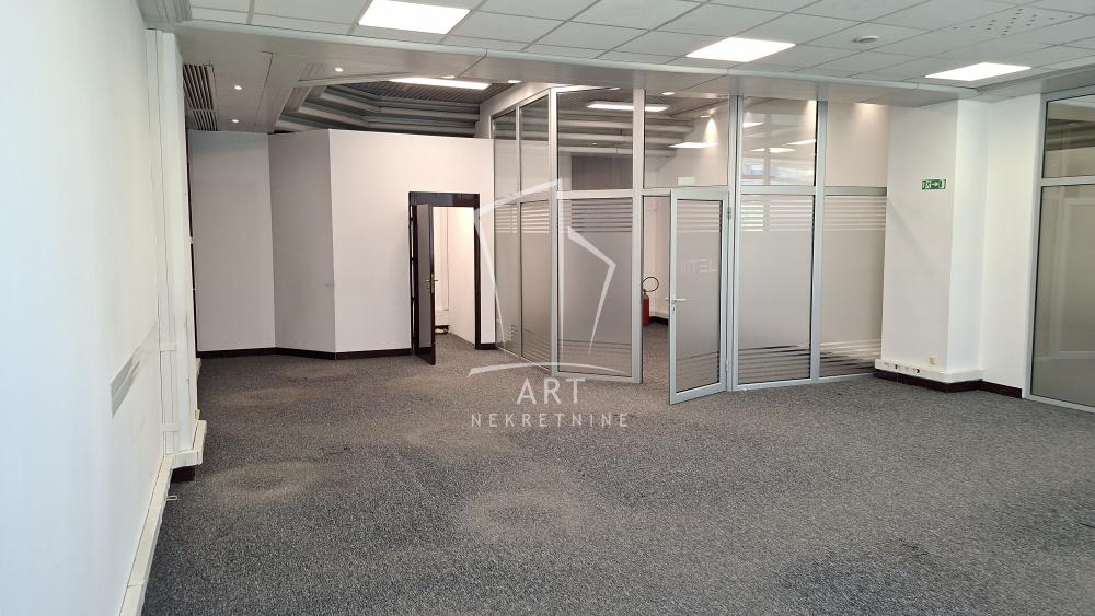 Slika 4 - Vladimira Popovića,  Lokal za izdavanje, 185m2, 2.775€