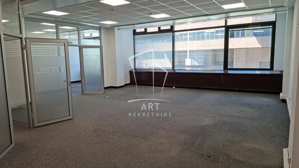 Slika 5 - Vladimira Popovića,  Lokal za izdavanje, 185m2, 2.775€