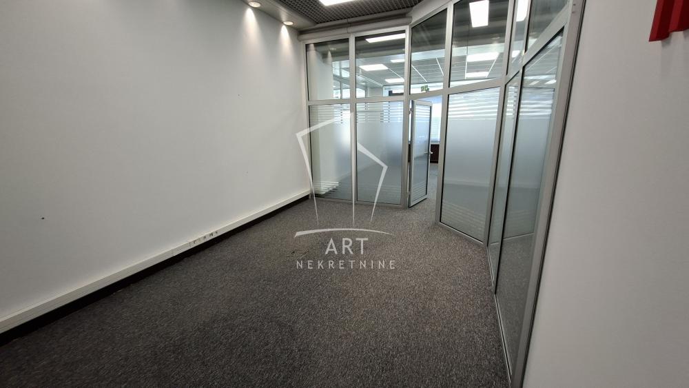 Slika 6 - Vladimira Popovića,  Lokal za izdavanje, 185m2, 2.775€