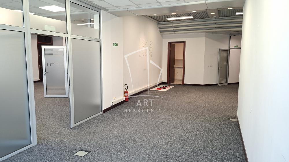 Slika 7 - Vladimira Popovića,  Lokal za izdavanje, 185m2, 2.775€