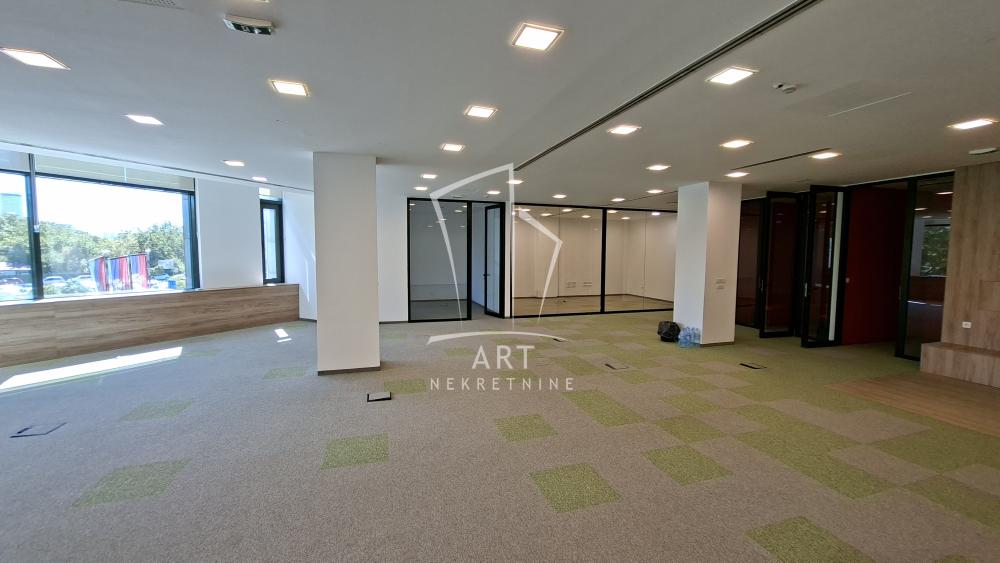 Slika 10 - Vladimira Popovića,  Lokal za izdavanje, 267m2, 4.005€