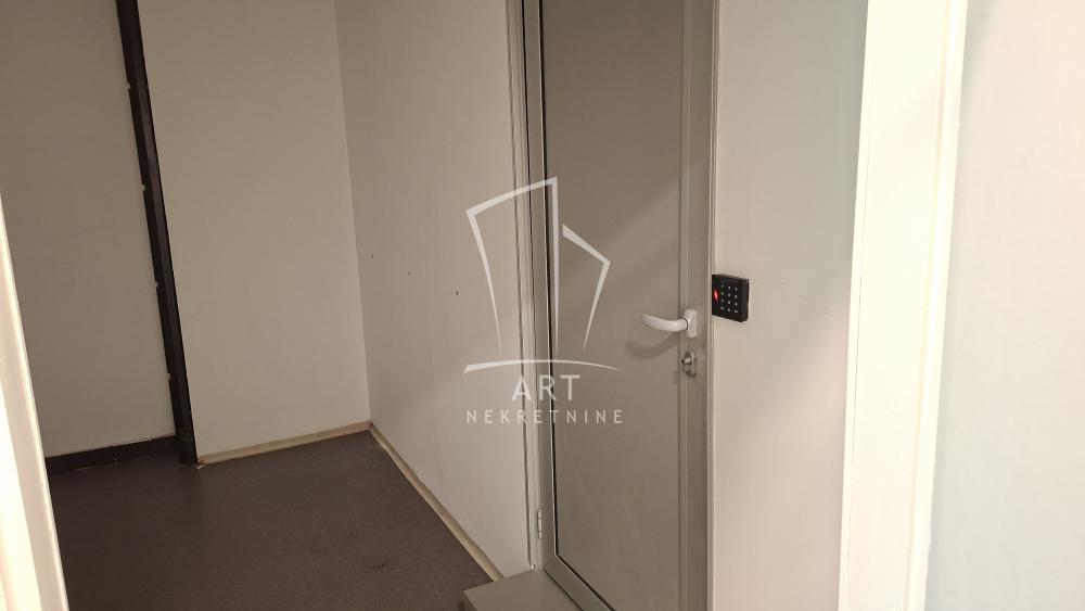 Slika 4 - Vladimira Popovića,  Lokal za izdavanje, 267m2, 4.005€