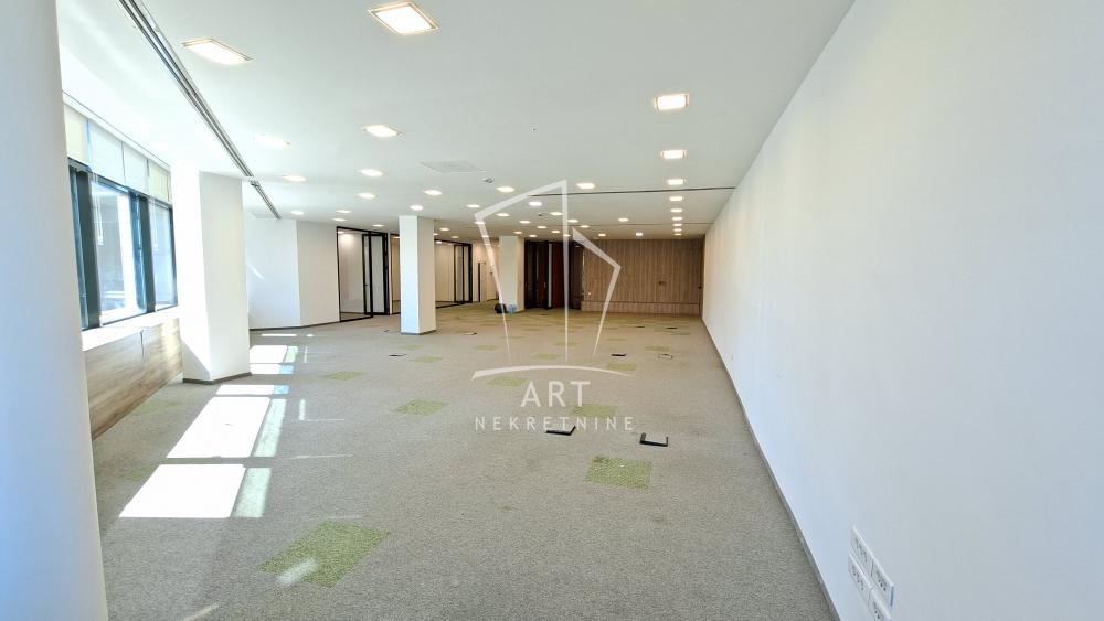 Slika 2 - Vladimira Popovića,  Lokal za izdavanje, 267m2, 4.005€