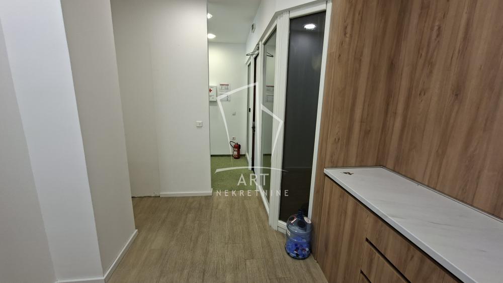 Slika 6 - Vladimira Popovića,  Lokal za izdavanje, 267m2, 4.005€