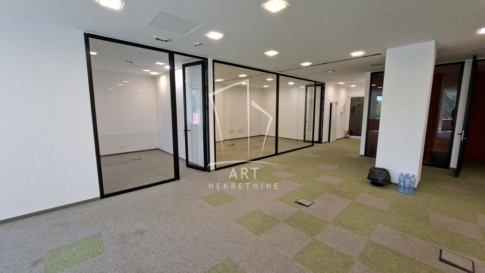 Slika 9 - Vladimira Popovića,  Lokal za izdavanje, 267m2, 4.005€