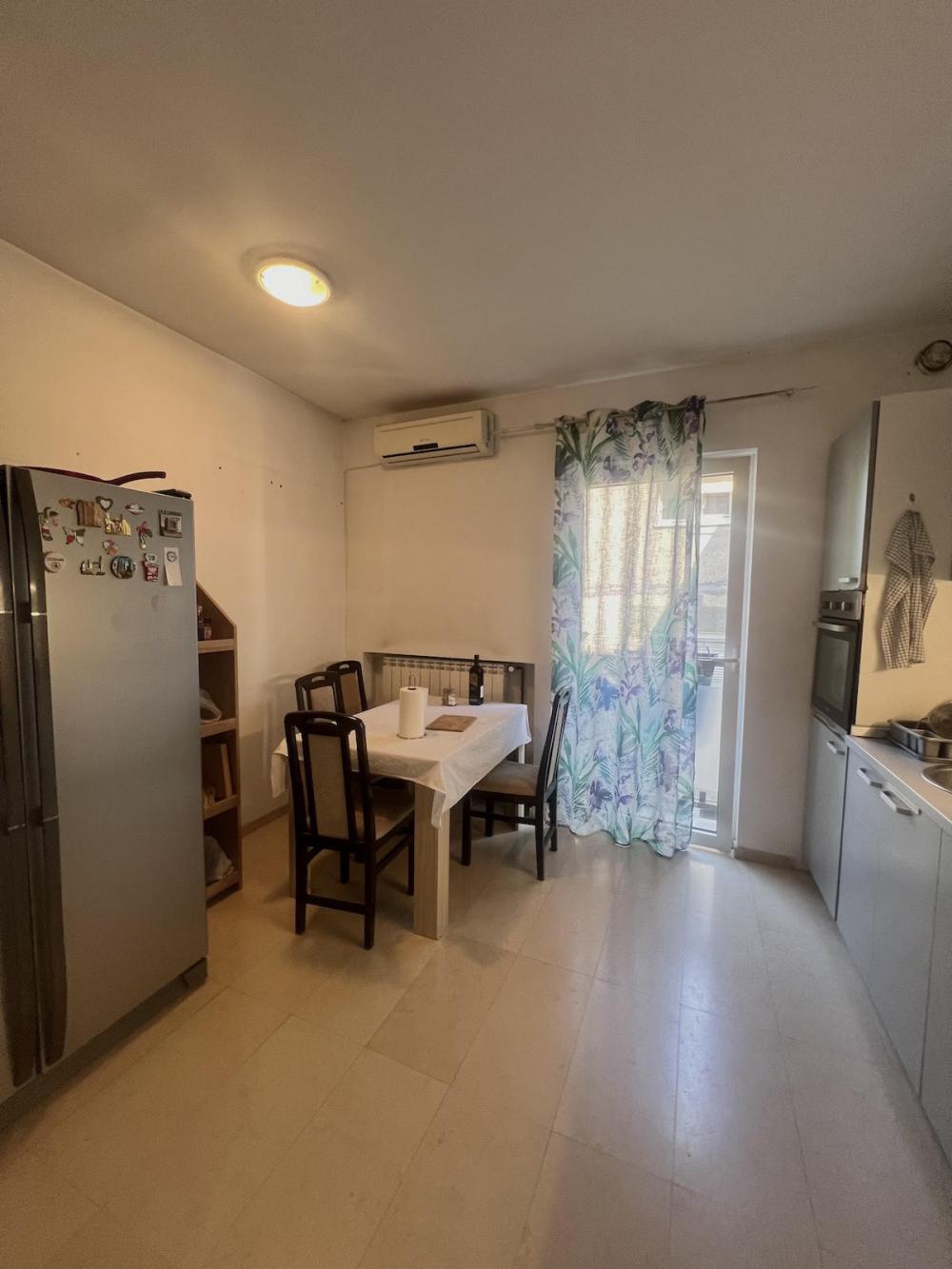 Slika 2 - Nikole Djurkovica, Troiposoban stan za izdavanje, 110m2, 1.500€