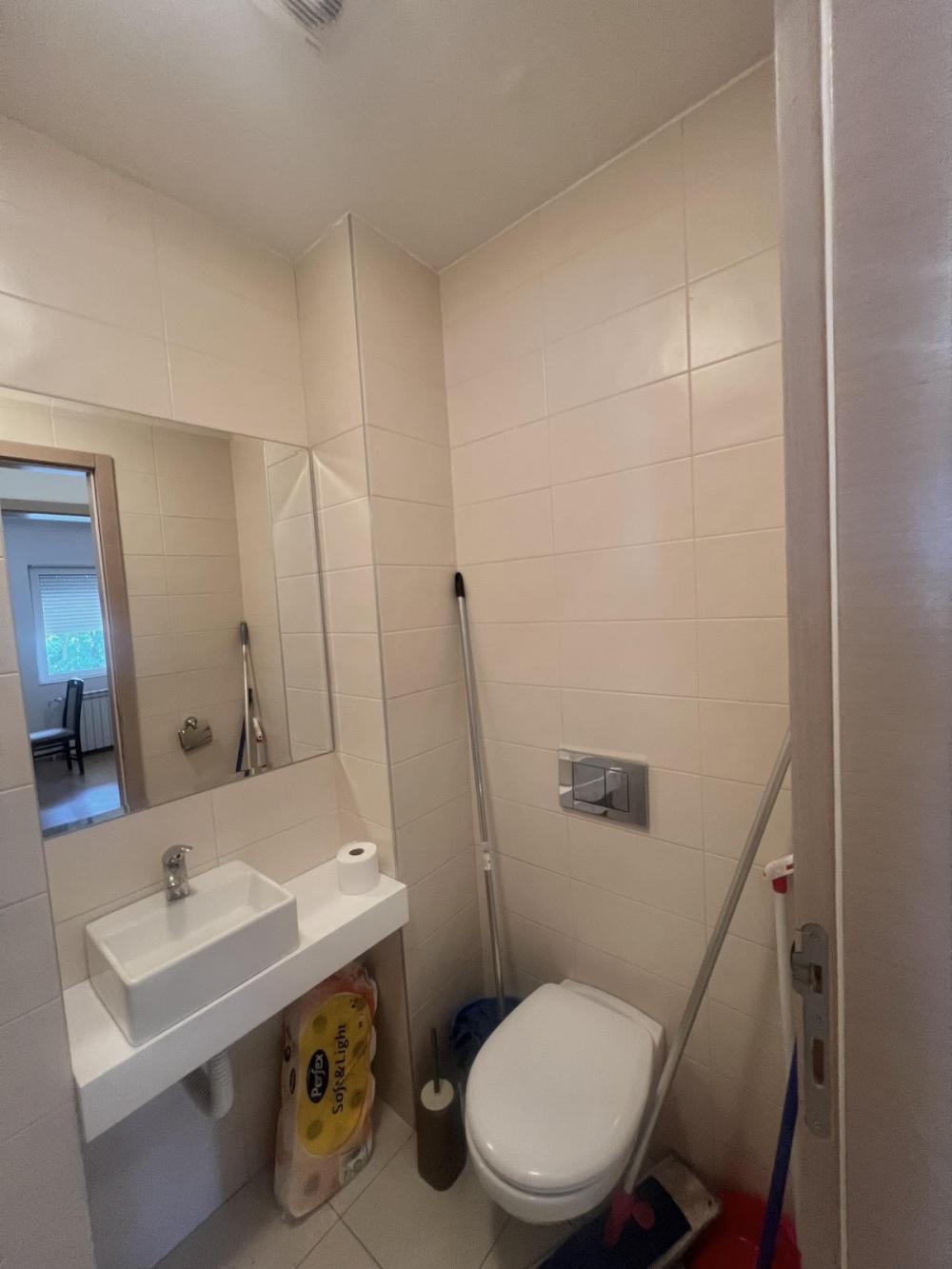 Slika 8 - Nikole Djurkovica, Troiposoban stan za izdavanje, 110m2, 1.500€