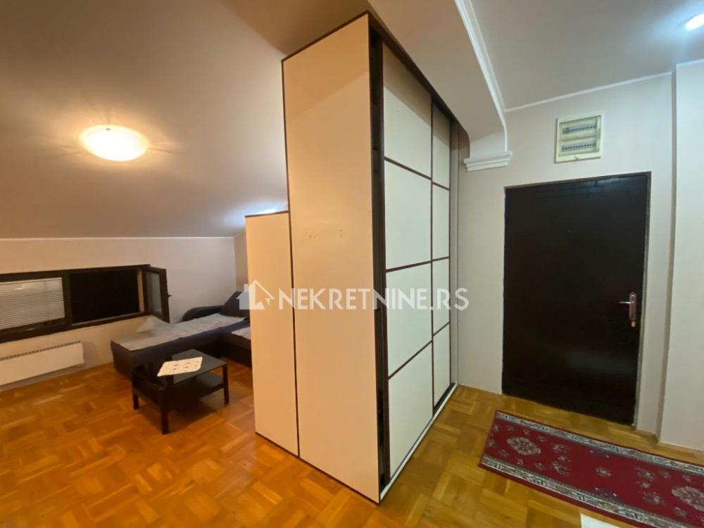 Slika 1 - Bukureška, Trosoban stan za izdavanje, 85m2, 650€