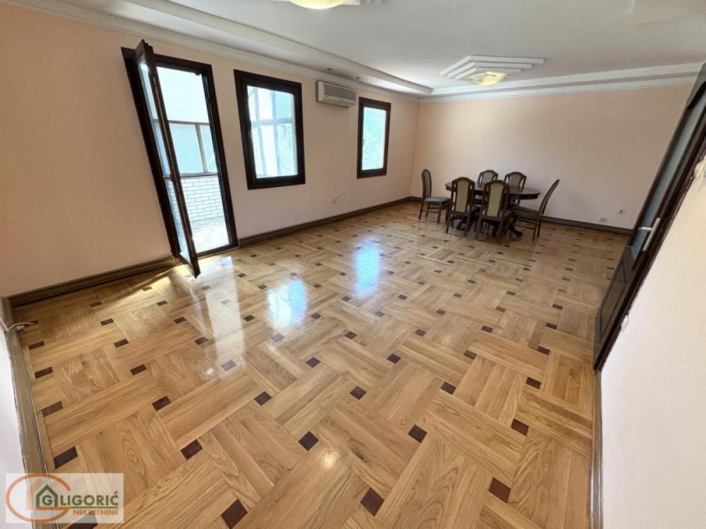 Slika 1 -  Kuća na prodaju, 270m2, 350.000€