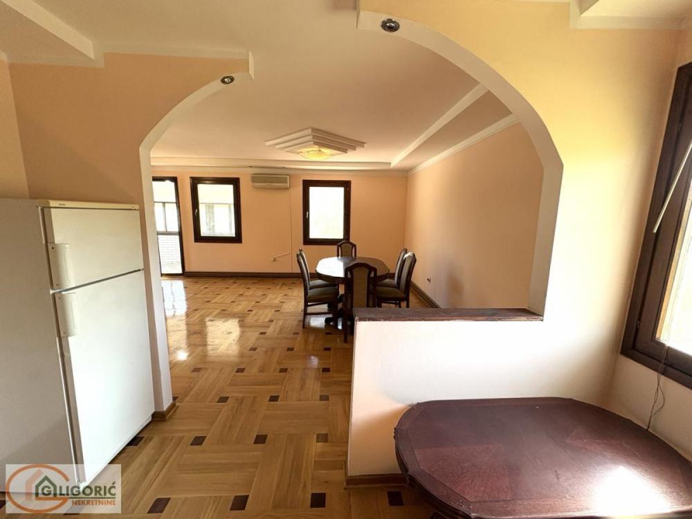 Glavna slika - Kuća na prodaju, 270m2, 350.000€