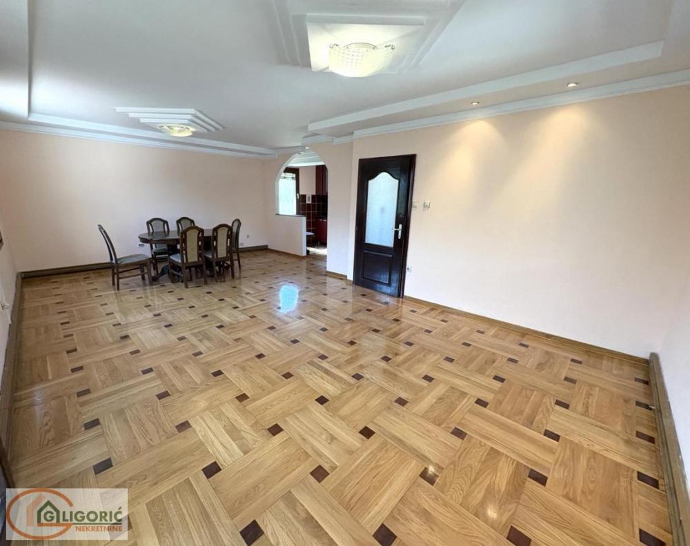 Slika 2 -  Kuća na prodaju, 270m2, 350.000€