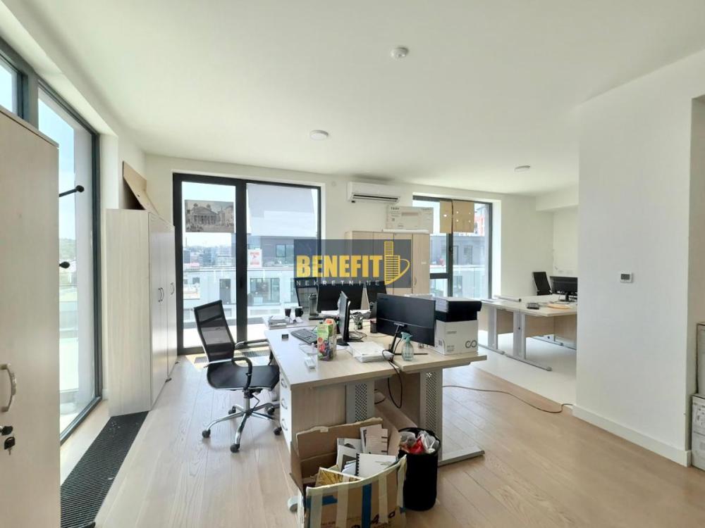 Slika 1 - Četvorosoban stan za izdavanje, 175m2, 3.300€