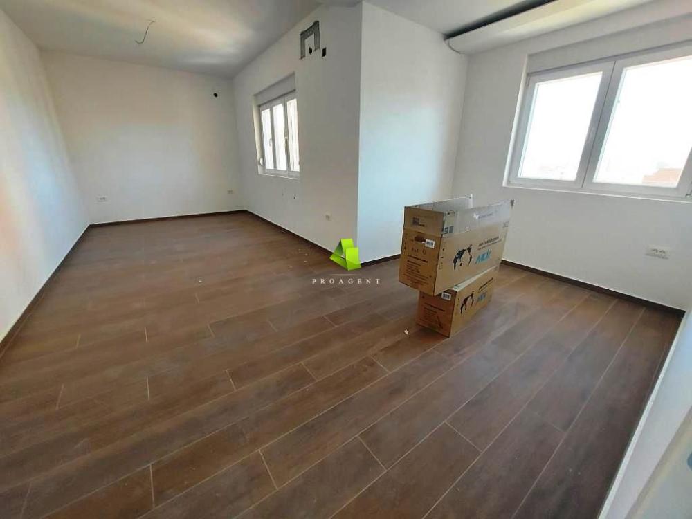 Slika 1 -  Lokal za izdavanje, 240m2, 2.400€