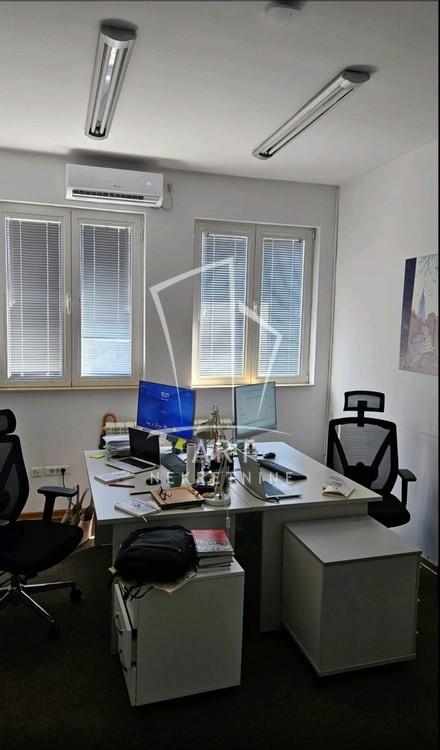 Slika 1 - Terazije,  Lokal za izdavanje, 130m2, 1.800€