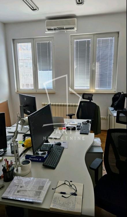 Slika 3 - Terazije,  Lokal za izdavanje, 130m2, 1.800€