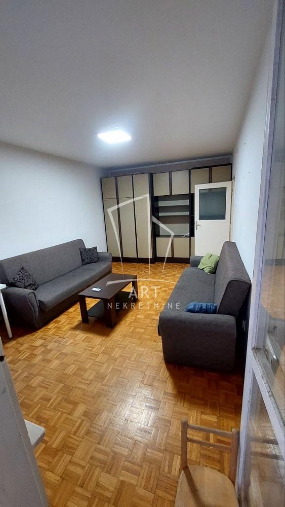 Slika 1 - Džona Kenedija, Trosoban stan za izdavanje, 65m2, 700€