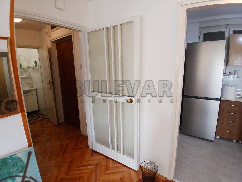 Slika 8 - Generala Milojka Lešjanina, Četvorosoban stan za izdavanje, 71m2, 400€