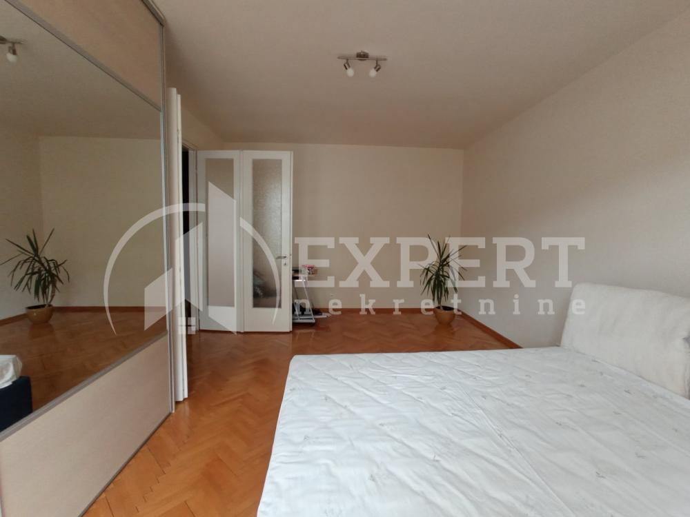 Slika 10 - Obrenovićeva, Troiposoban stan za izdavanje, 105m2, 550€