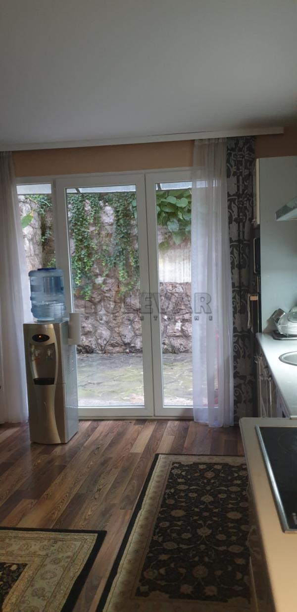 Slika 8 - Žrtava fašizma,  Kuća za izdavanje, 400m2, 1.500€