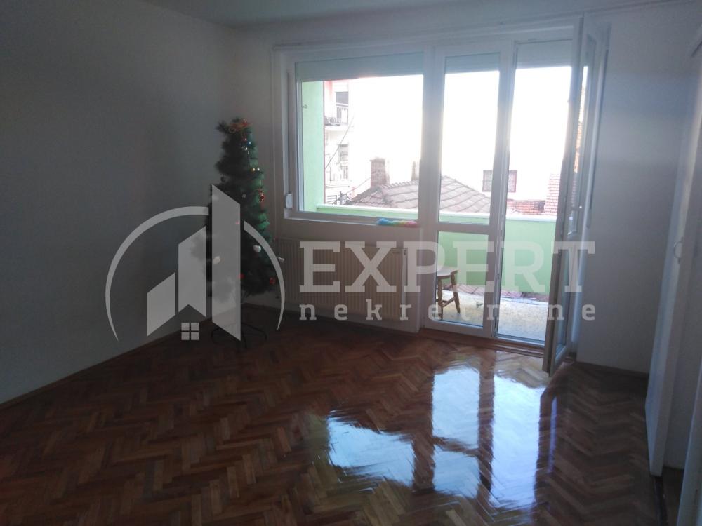 Slika 1 - Strahinjića Bana,  Lokal za izdavanje, 60m2, 350€