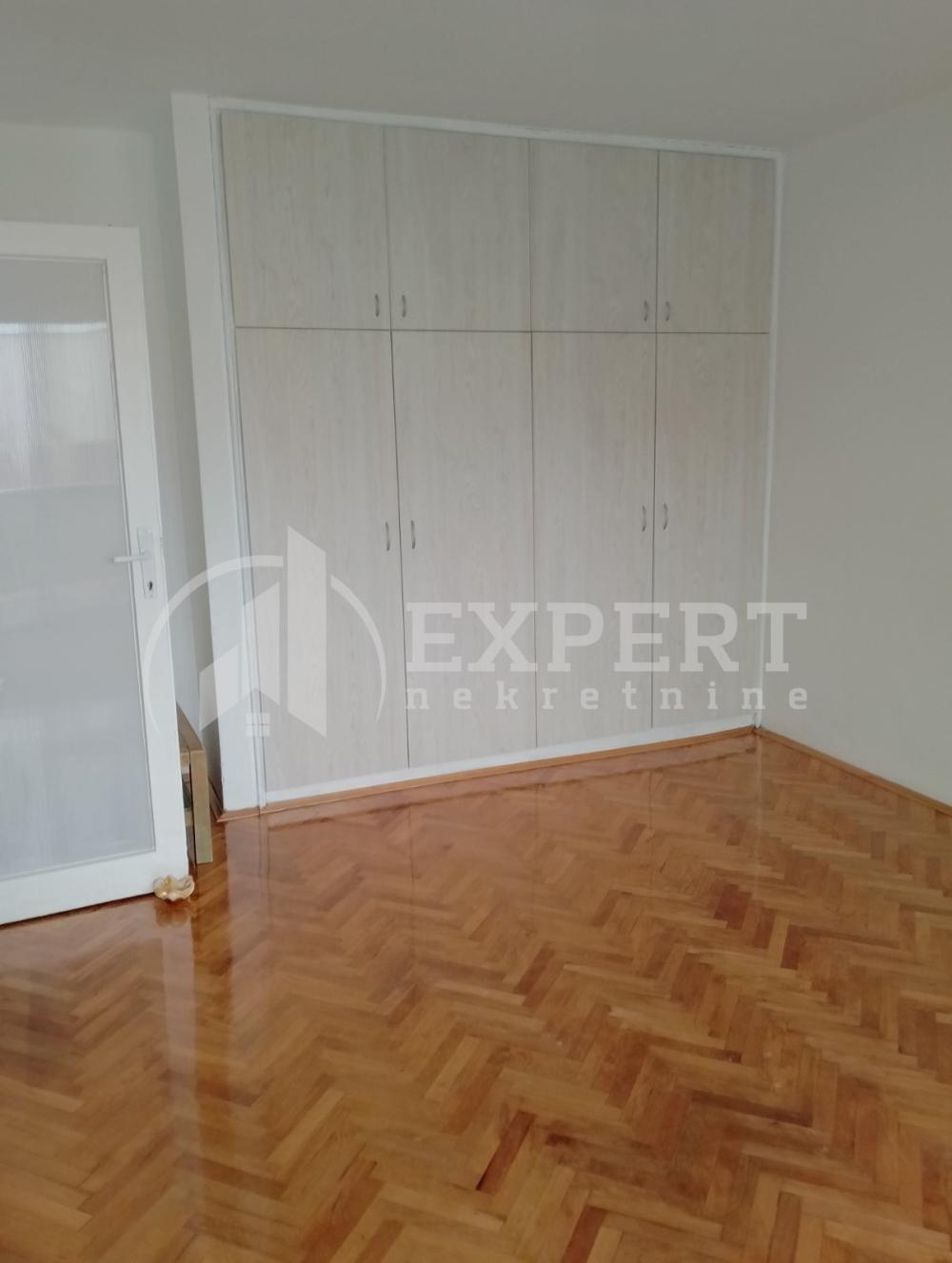 Slika 8 - Strahinjića Bana,  Lokal za izdavanje, 60m2, 350€